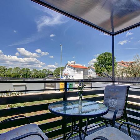 Lovely Apartments In Valbandon 法扎纳 外观 照片