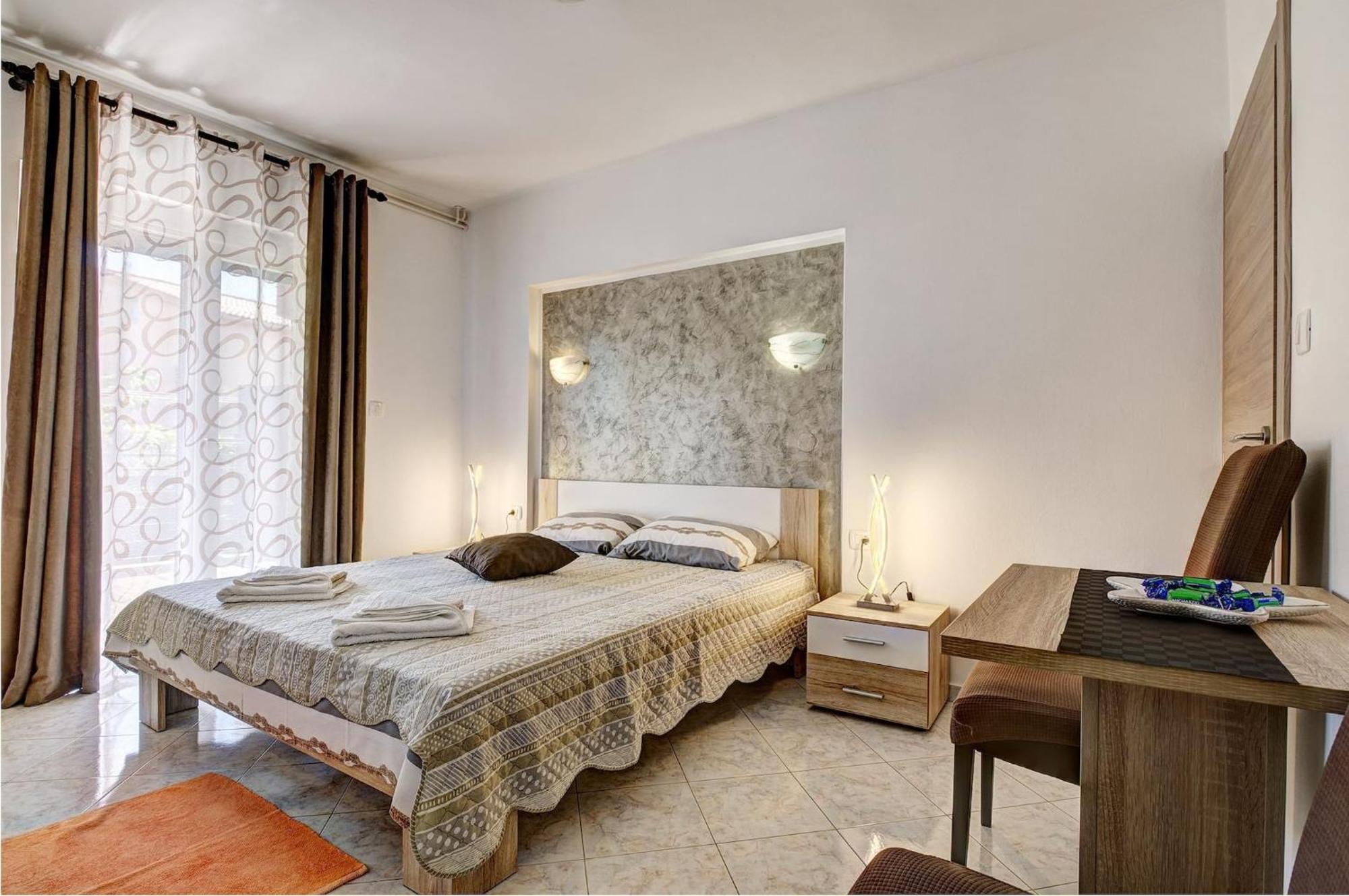 Lovely Apartments In Valbandon 法扎纳 外观 照片