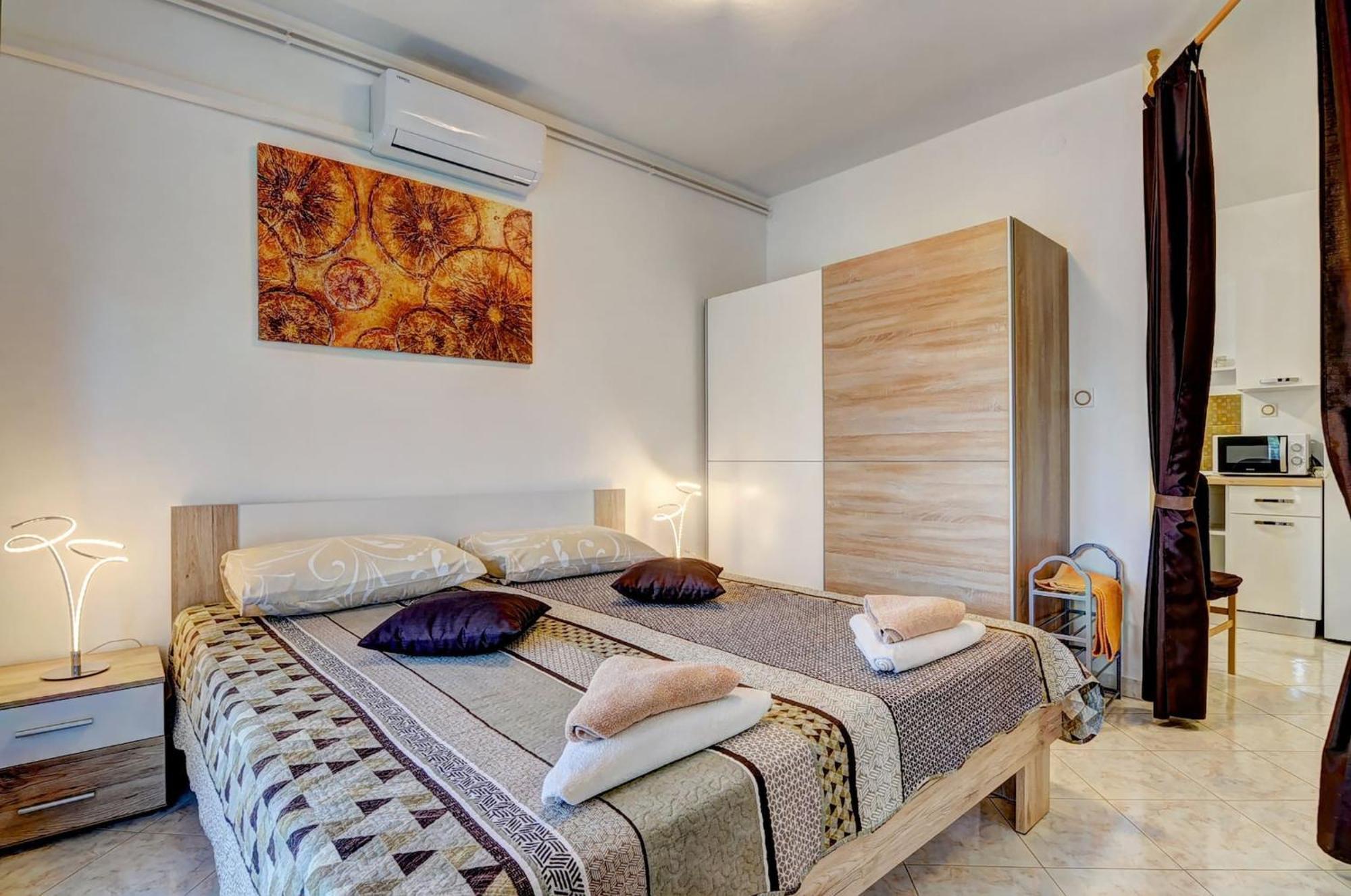 Lovely Apartments In Valbandon 法扎纳 外观 照片