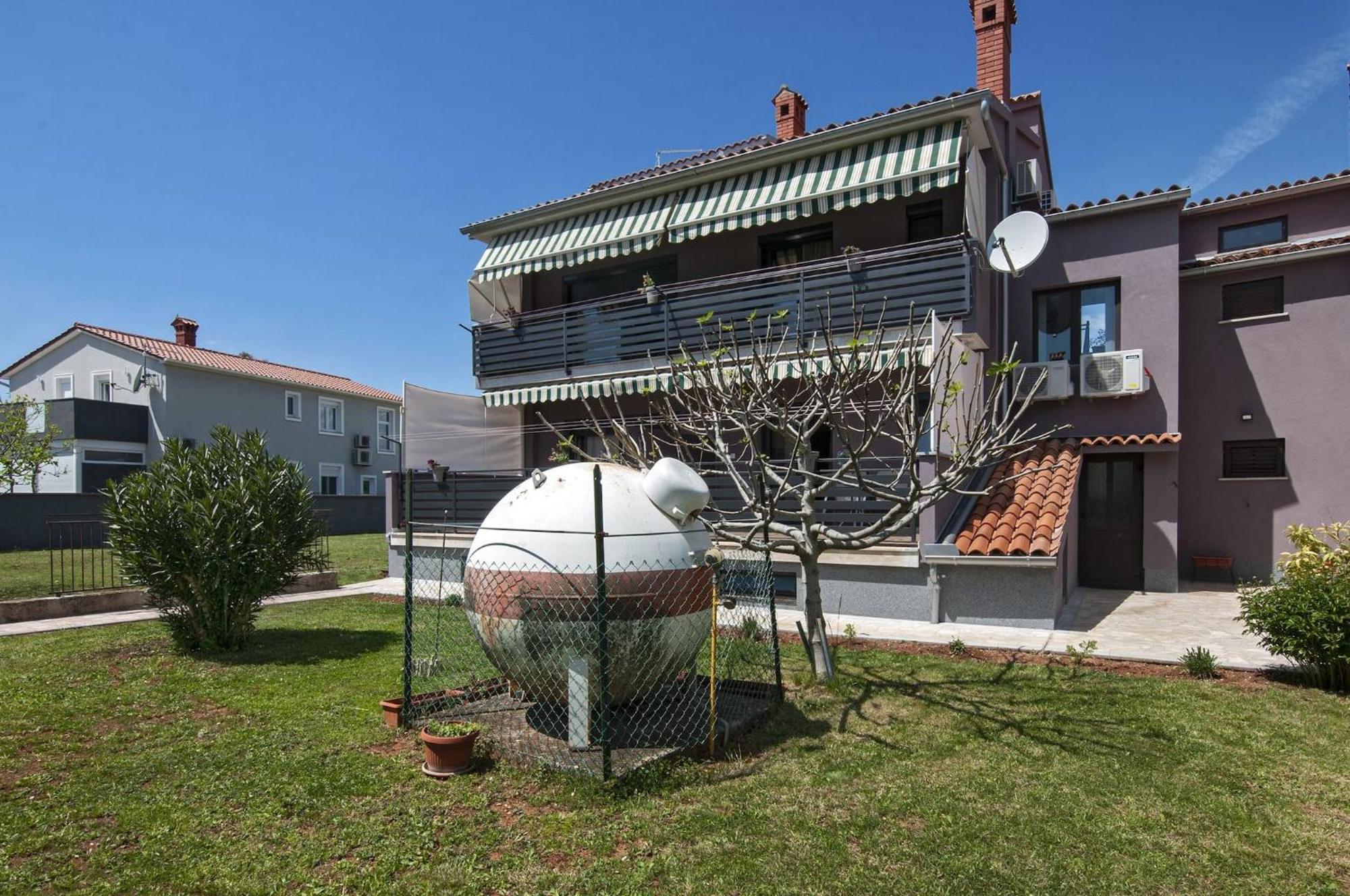 Lovely Apartments In Valbandon 法扎纳 外观 照片